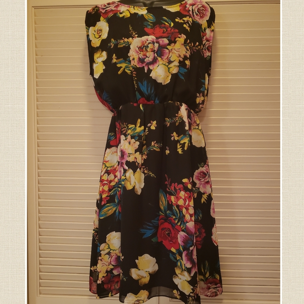 Dress - Picture 2 of 5